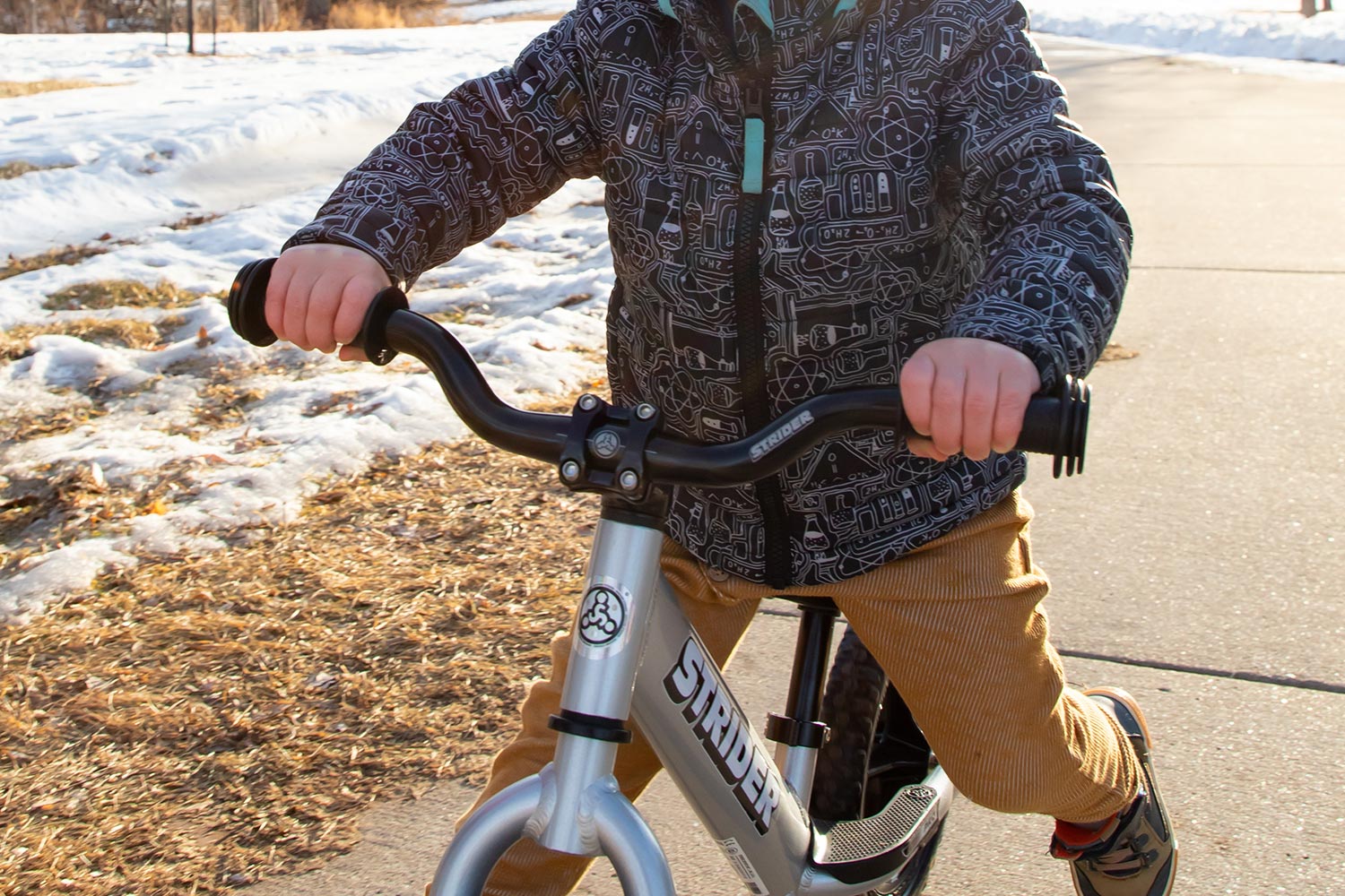 STRIDER ALUMINUM RISER HANDLEBAR WITH GRIPS - Image 4